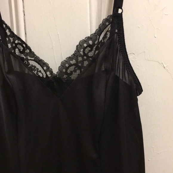 Maidenform Other - Maidenform slip